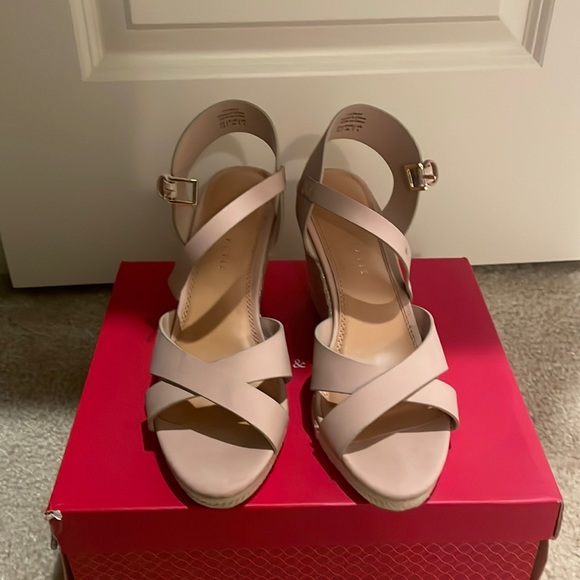 KELLY & KATIE: wedges - Picture 1 of 8